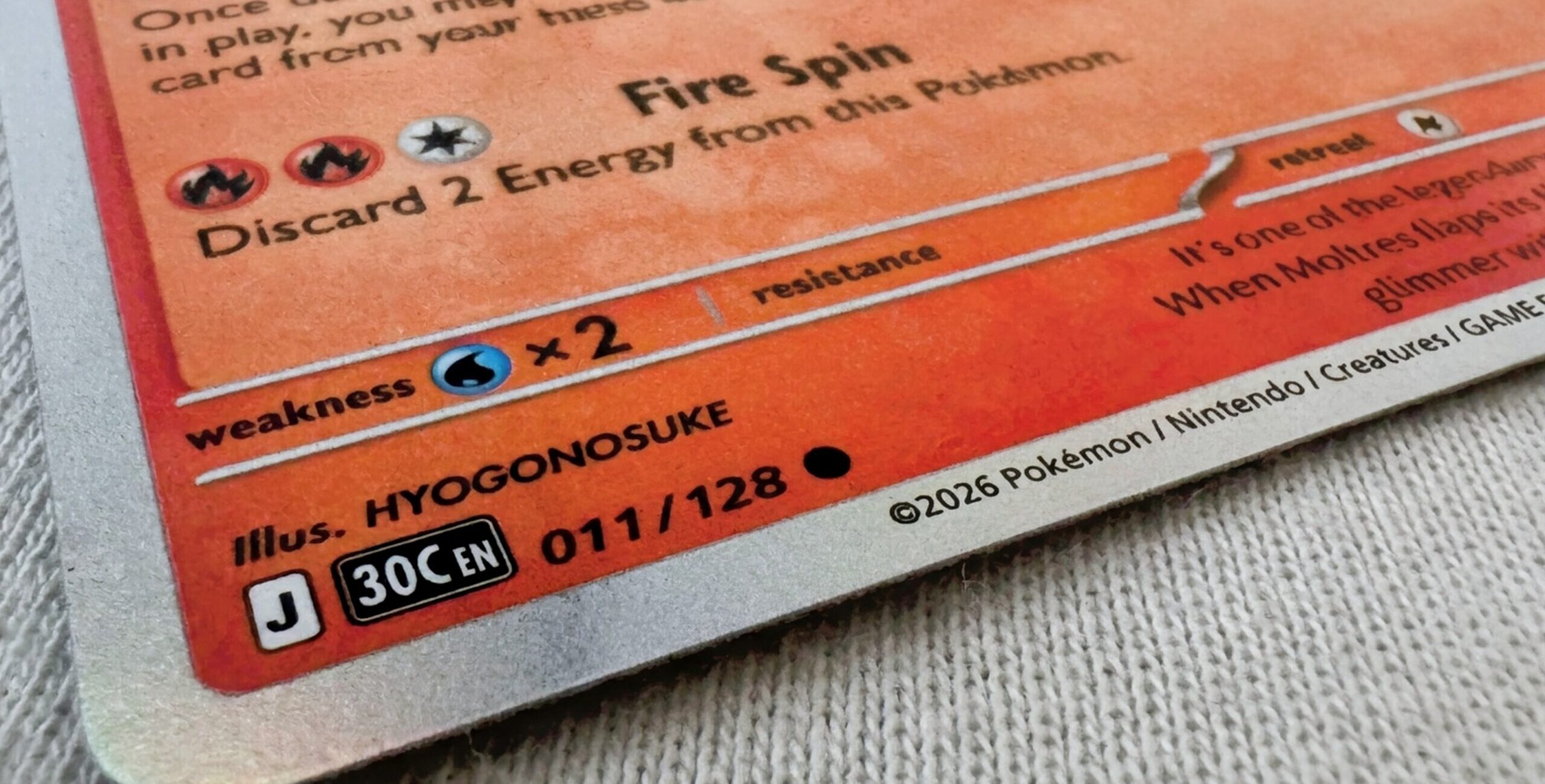 Rotacja w Pokemon TCG - czym są litery regulacyjne na dole karty i dlaczego niektóre talie nagle wypadają z gry?